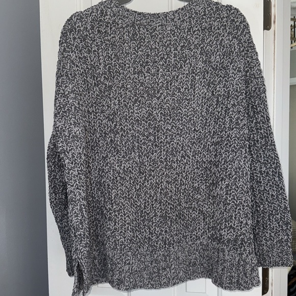 American eagle grey sweater small 

Euc - Picture 4 of 5